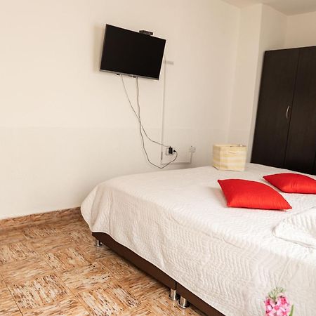 Komodo Alojamiento- Hostal Autoservicio, Ubicado Cerca Al Centro Historico - Bano Privado, Wifi , Cama 2X2 Y Agua Caliente Y Cocina Compartida Popayan Exterior foto