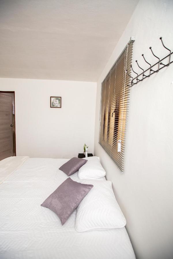 Komodo Alojamiento- Hostal Autoservicio, Ubicado Cerca Al Centro Historico - Bano Privado, Wifi , Cama 2X2 Y Agua Caliente Y Cocina Compartida Popayan Exterior foto