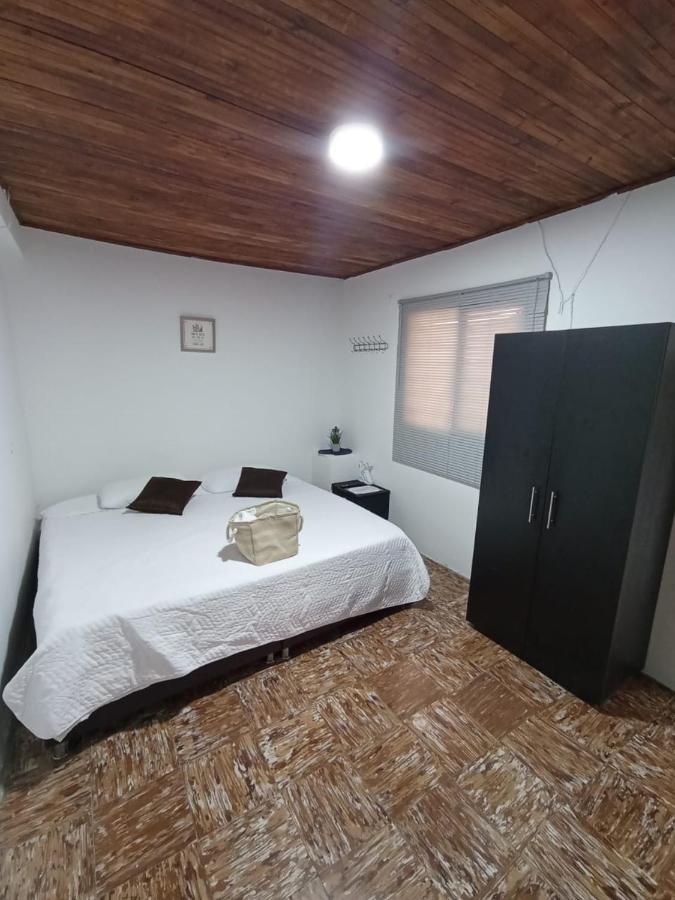 Komodo Alojamiento- Hostal Autoservicio, Ubicado Cerca Al Centro Historico - Bano Privado, Wifi , Cama 2X2 Y Agua Caliente Y Cocina Compartida Popayan Exterior foto