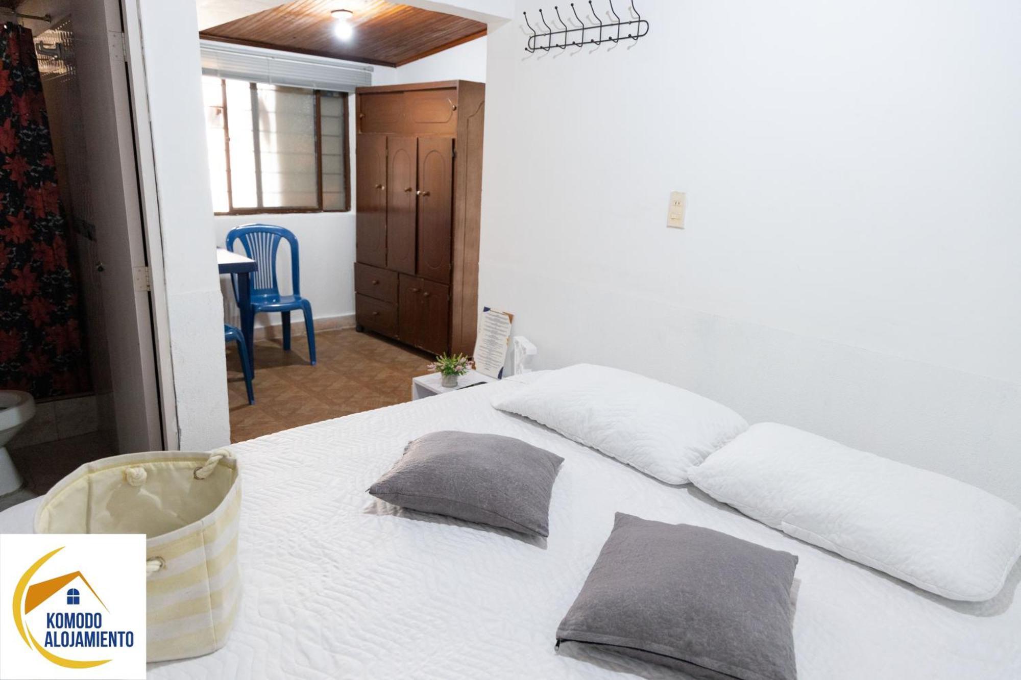 Komodo Alojamiento- Hostal Autoservicio - Ubicado Muy Cerca Al Centro Historico -Habitaciones Con Bano Privado, Wifi , Cama 2X2 Popayan Exterior foto